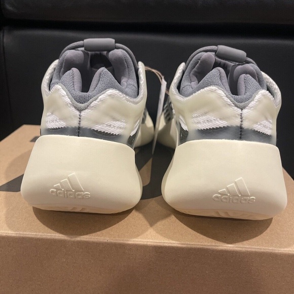 Athletic_Shoes